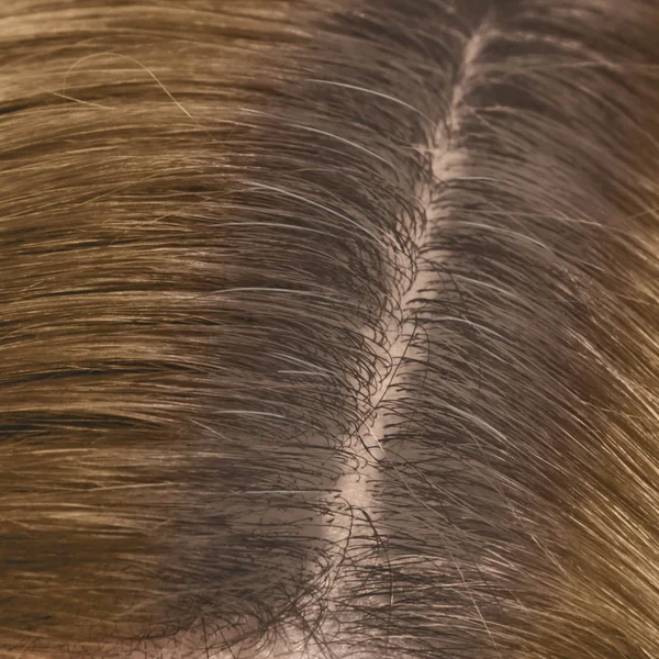 Goldwell Dualsenses Color Revive Root Touch Up Medium To Dark Blonde 3.7g 6 Goldwell Dualsenses Color Revive Root Touch Up Medium To Dark Blonde 3.7g - Image 4