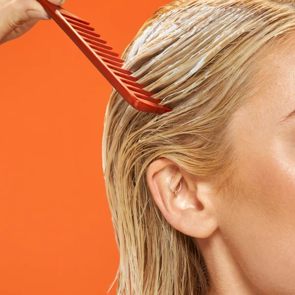 Bumble And Bumble Hairdresser's Invisible Oil Mask 60ml 5 Bumble And Bumble Hairdresser's Invisible Oil Mask 60ml - Image 3