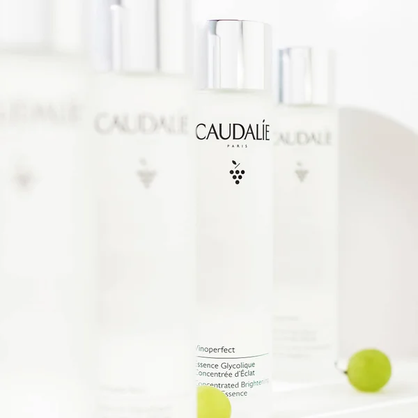 Caudalie Vinoperfect Concentrated Brightening Glycolic Essence 150ml 6 Caudalie Vinoperfect Concentrated Brightening Glycolic Essence 150ml - Image 4