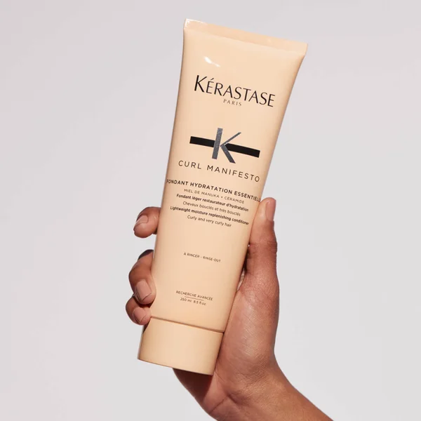 Kérastase Curl Manifesto Fondant Hydratation Essentielle Conditioner 250ml 5 Kérastase Curl Manifesto Fondant Hydratation Essentielle Conditioner 250ml - Image 3