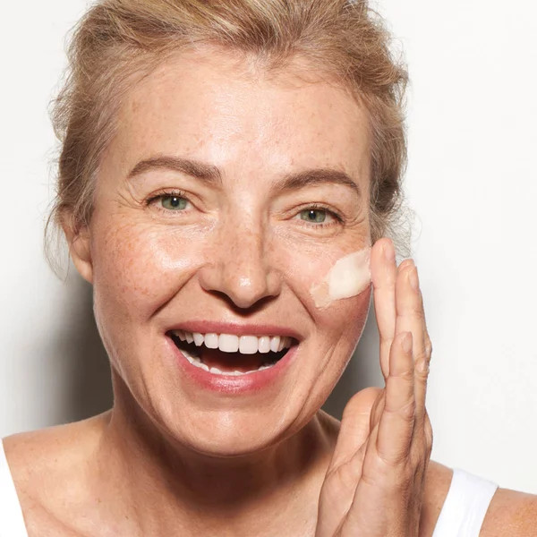 Kiehl's Ginger Leaf And Hibiscus Firming Mask 100ml 7 Kiehl's Ginger Leaf And Hibiscus Firming Mask 100ml - Image 5